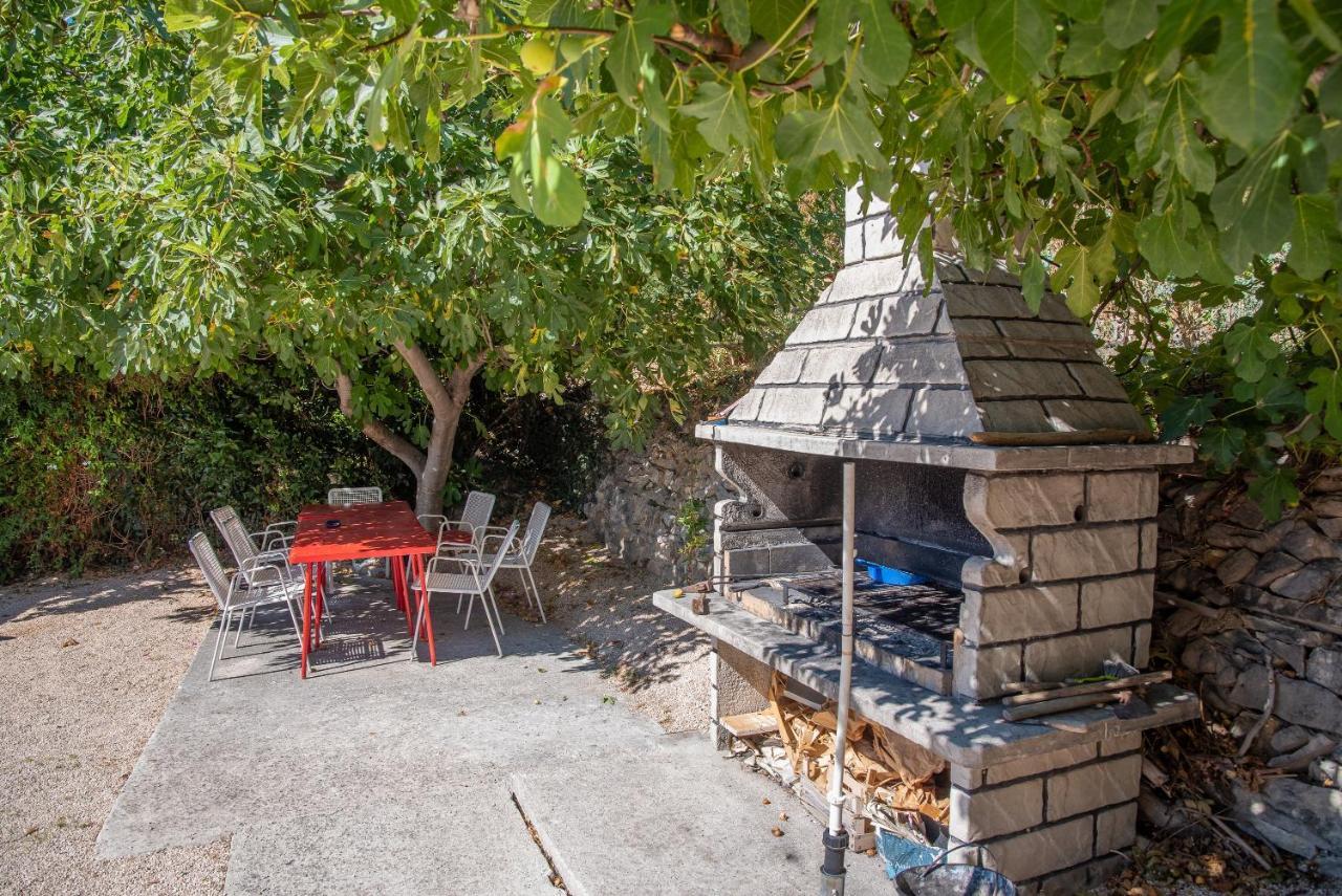 Apartments By The Sea Sumpetar, Omis - 2808 외부 사진
