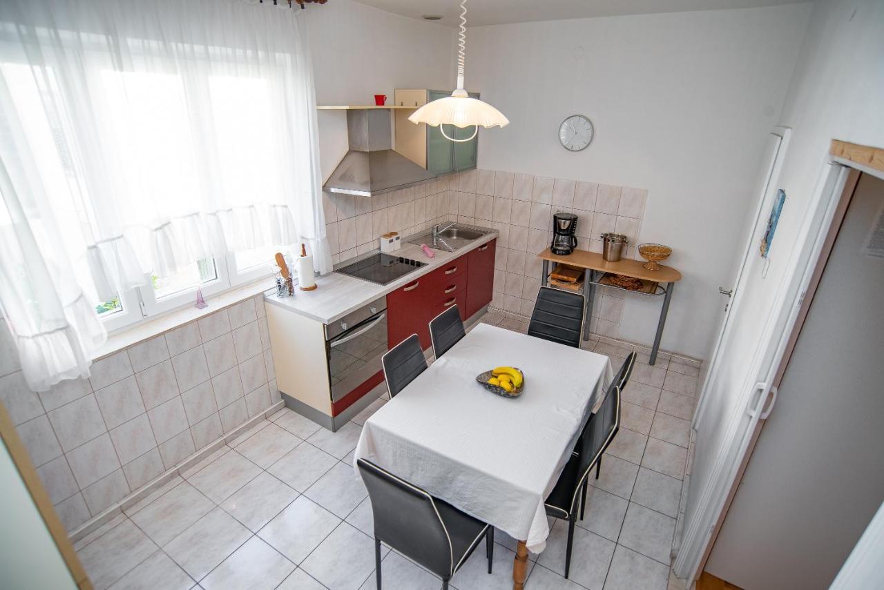 Apartments By The Sea Sumpetar, Omis - 2808 외부 사진
