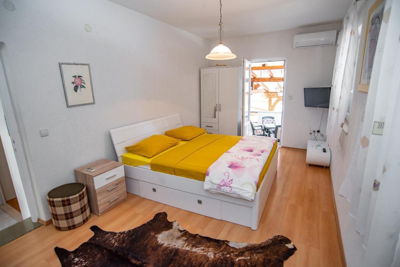 Apartments By The Sea Sumpetar, Omis - 2808 외부 사진