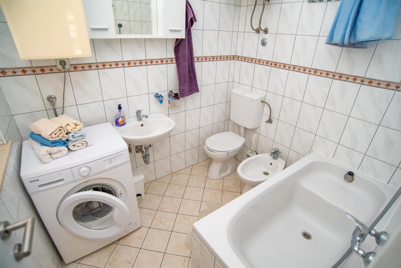 Apartments By The Sea Sumpetar, Omis - 2808 외부 사진