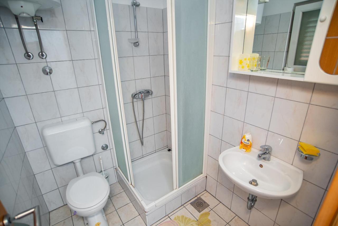 Apartments By The Sea Sumpetar, Omis - 2808 외부 사진