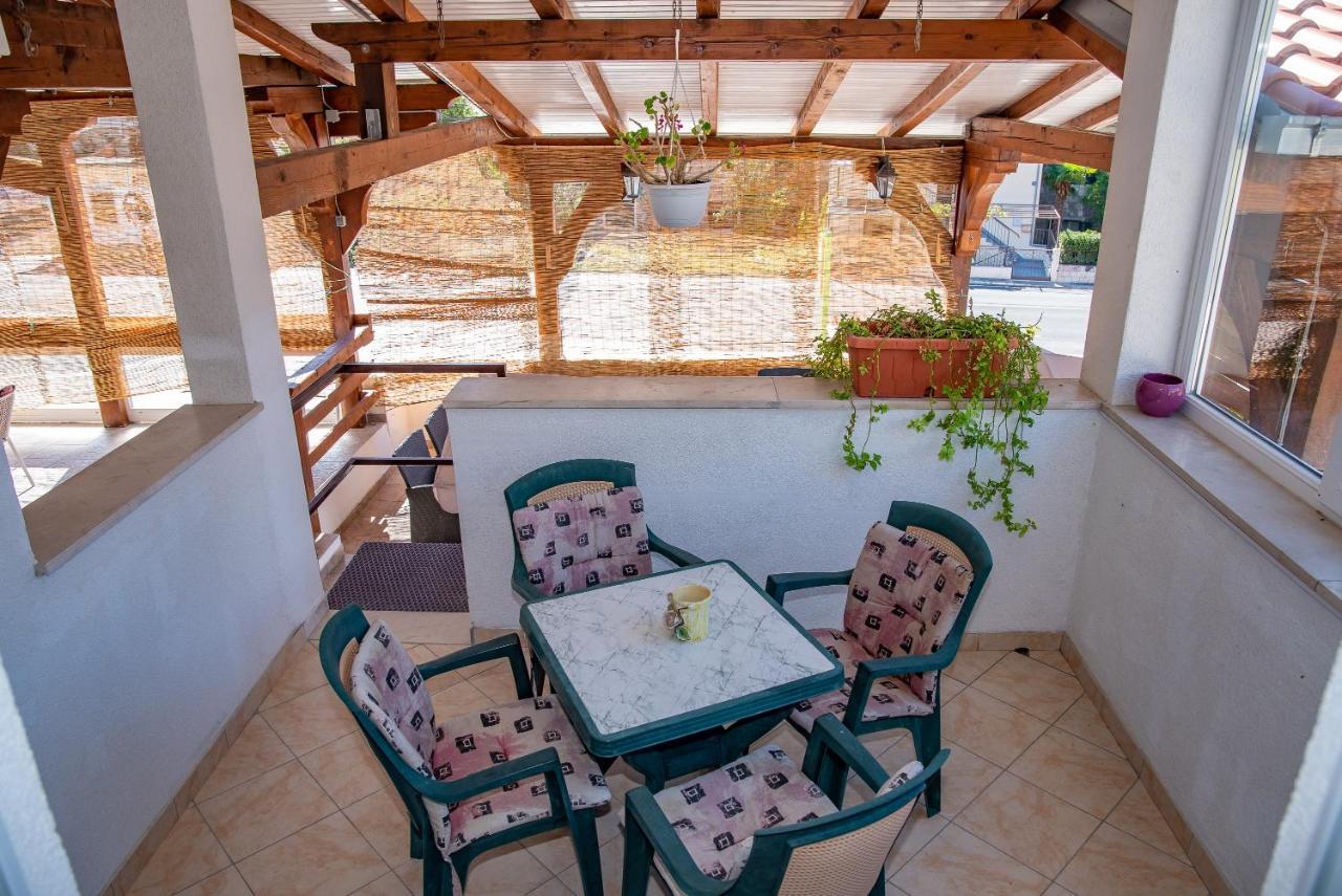 Apartments By The Sea Sumpetar, Omis - 2808 외부 사진